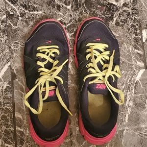 Nike Revolution 2 Sneakers